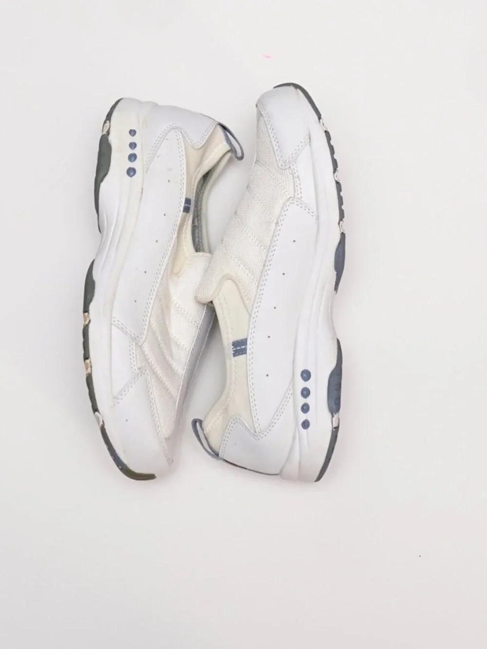Easy Spirit women's slip-on sneakers, model, white color, size 10, lightweight.